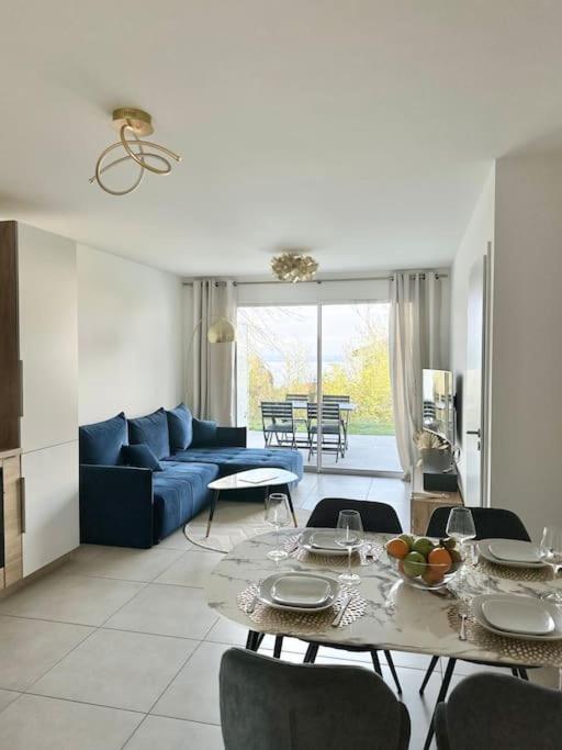 Royal Park Lake View Apartment Эвиан-ле-Бен Экстерьер фото